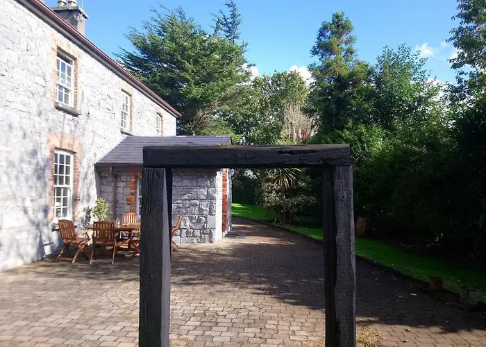 לינה וארוחת בוקר Knockaderry House